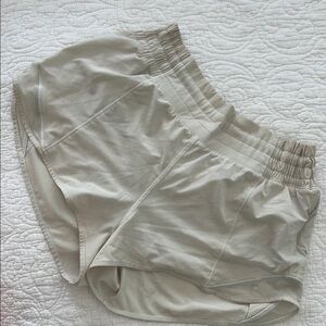Lululemon Athletica Cream Athletic Shorts Lightweight Design